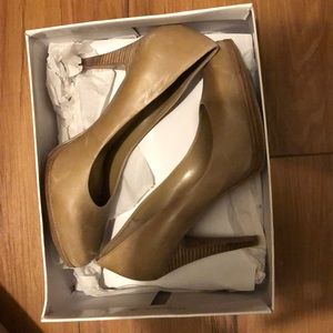 Nine West tan leather pump